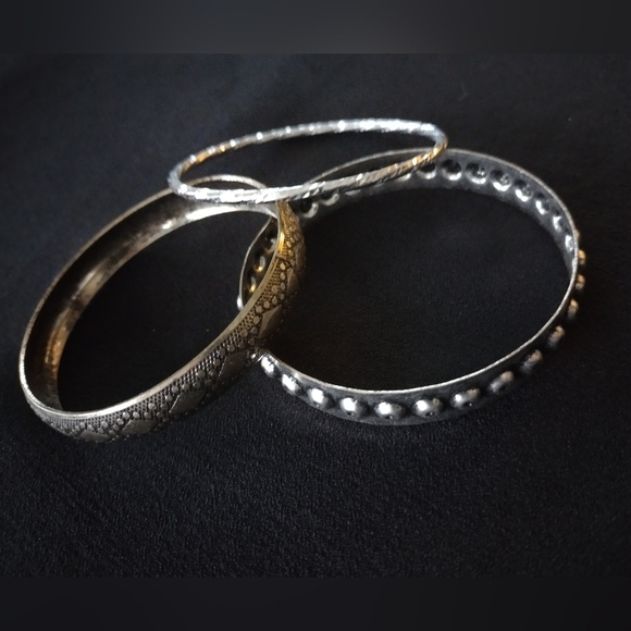 Silver Tone Bangle Set - Picture 5 of 8